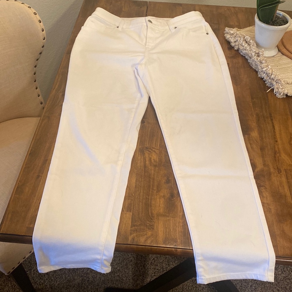 Chicos slimming ankle pant